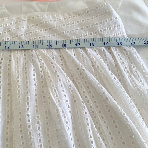 Liz Claiborne White Eyelet Skirt w/White Lining. Generous zipper. Size 18 - Picture 9 of 12